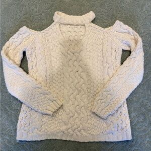 ROI Cold shoulder Cableknit chunky fisherman Oatmeal Vneck Sweater size large